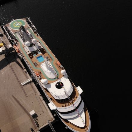 Kreuzfahrtschiff World Navigator Luftaufnahme von oben aus der Vogelperspektive